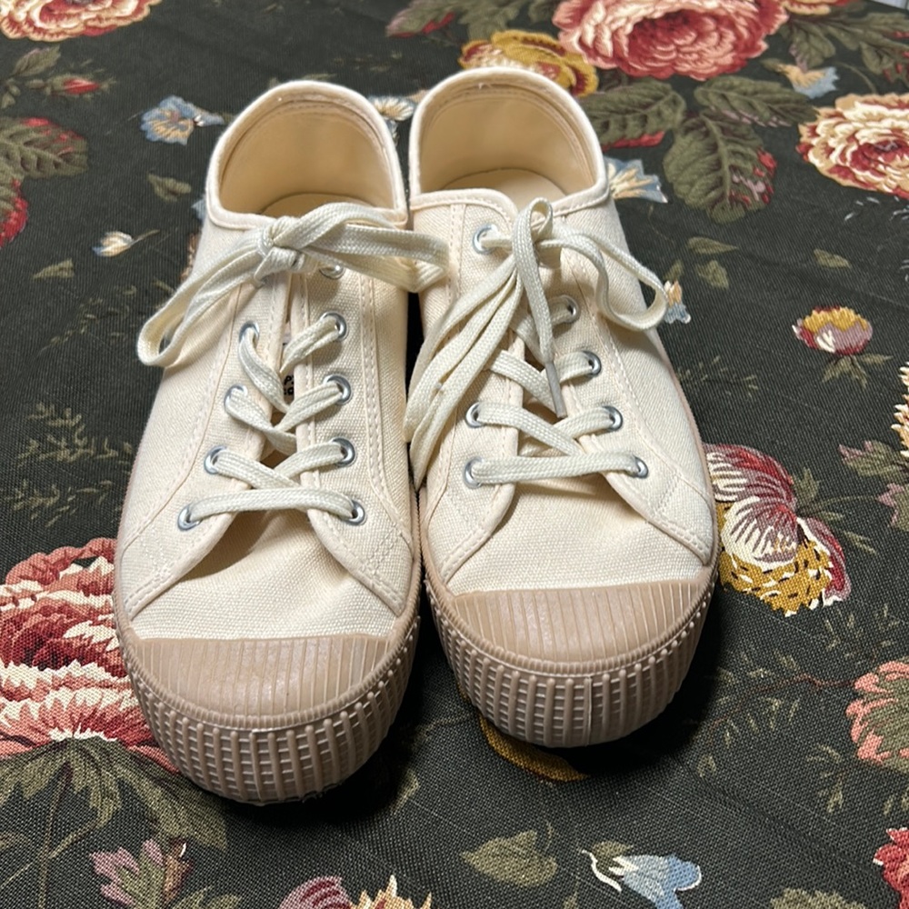 platform, rubber toes, worn once runners..